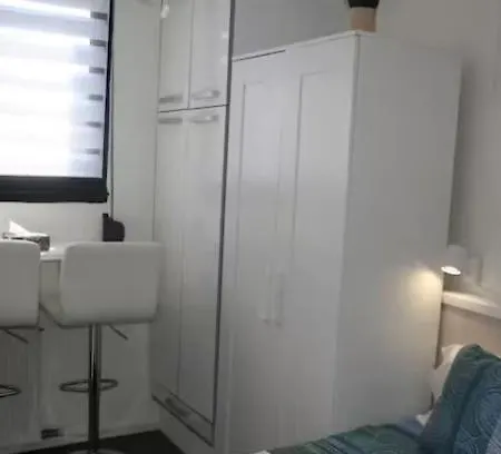 Homestay Con Bano Privado Y Mini-cocina Privada En Casa Particular, Acceso Independiente *