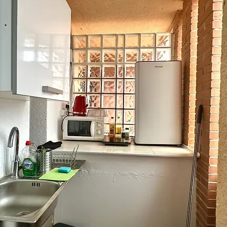 Con Bano Privado Y Mini-cocina Privada En Casa Particular, Acceso Independiente *