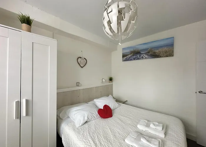 Con Bano Privado Y Mini-cocina Privada En Casa Particular, Acceso Independiente Homestay *