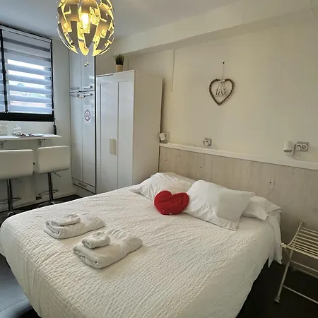 Con Bano Privado Y Mini-cocina Privada En Casa Particular, Acceso Independiente Privatunterkunft San Sebastián