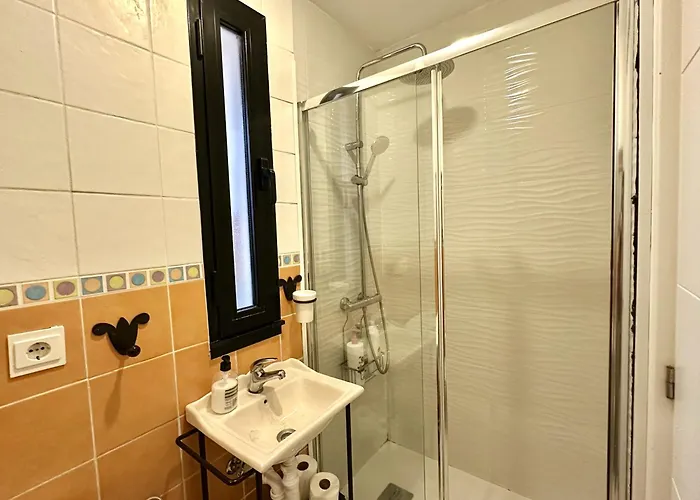 Проживание в семье Con Bano Privado Y Mini-cocina Privada En Casa Particular, Acceso Independiente Сан-Себастьян